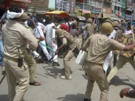 Blockade batons on students